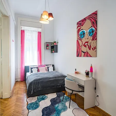 50 Shades Of بودابست