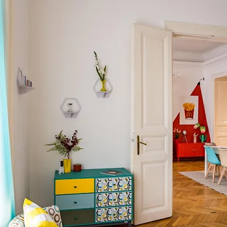 50 Shades Of * بودابست