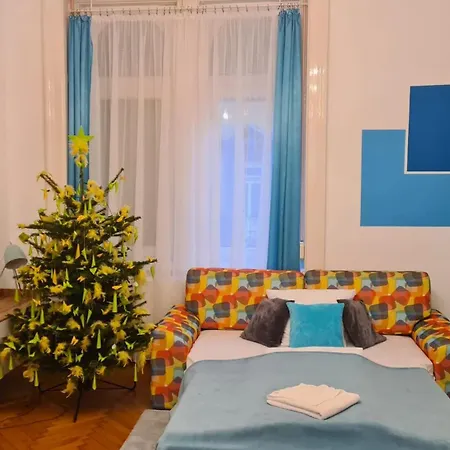 50 Shades Of * بودابست